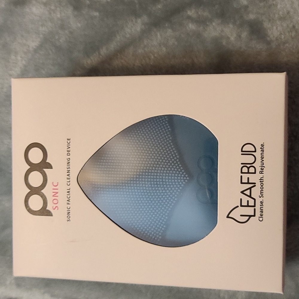 Pop sonic leaf bud facial cleansing device